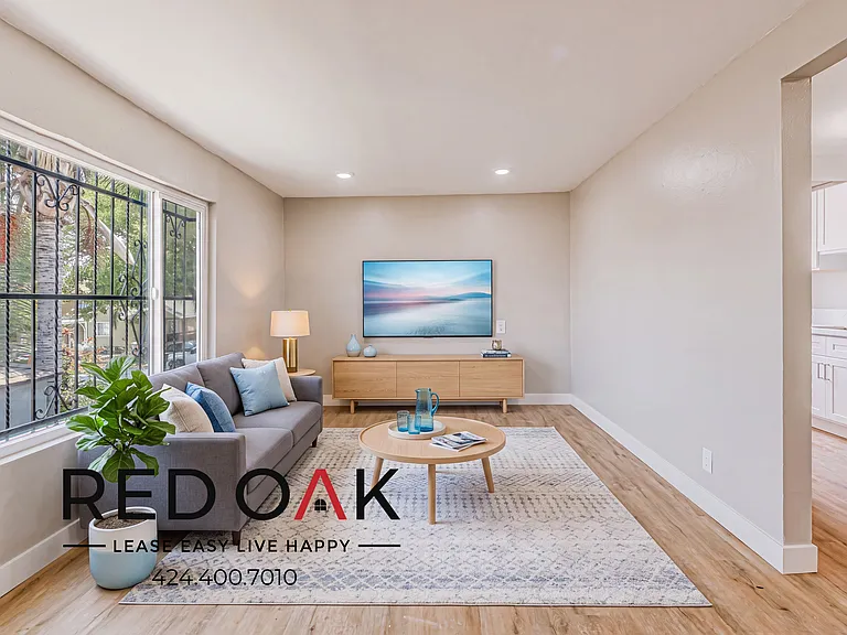 921 W 82nd St #21 — Photo 1