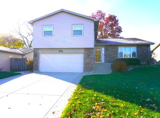 1035 W Elmwood Ln, Bartlett, IL 60103