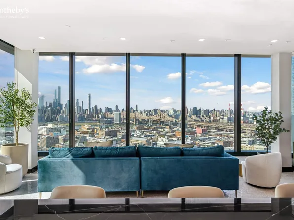 45-30 Pearson Street image 9 of 19