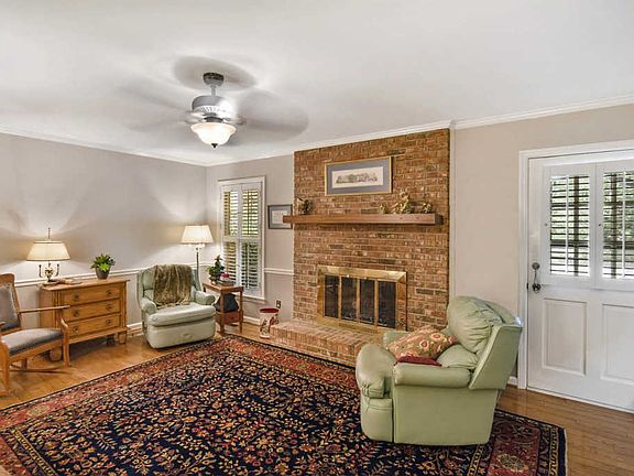 3rd image of 1039 Wallace Dr