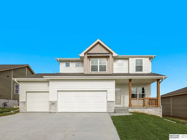 18414 Palisades Dr, Omaha, NE 68136