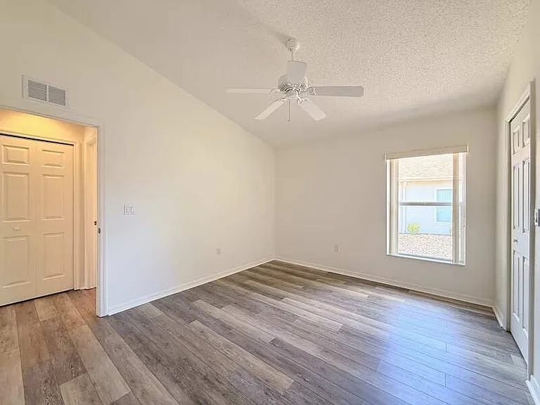 240 Center Oak Cir — Photo 28