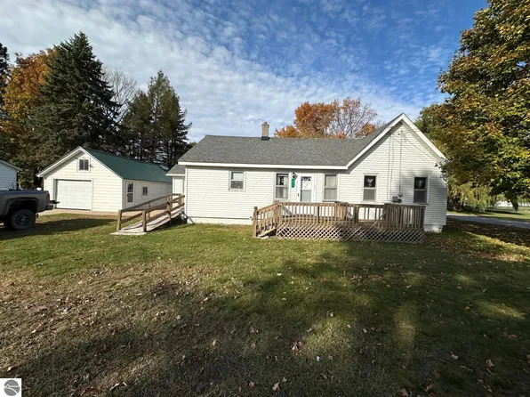 315 E Calhoun St, Mancelona, MI 49659