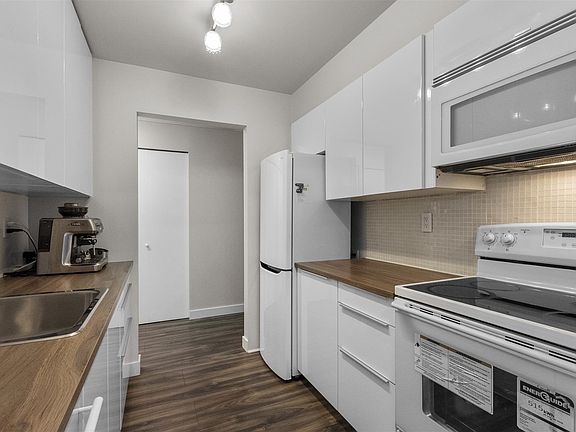4th image of 2328 Oxford St #302