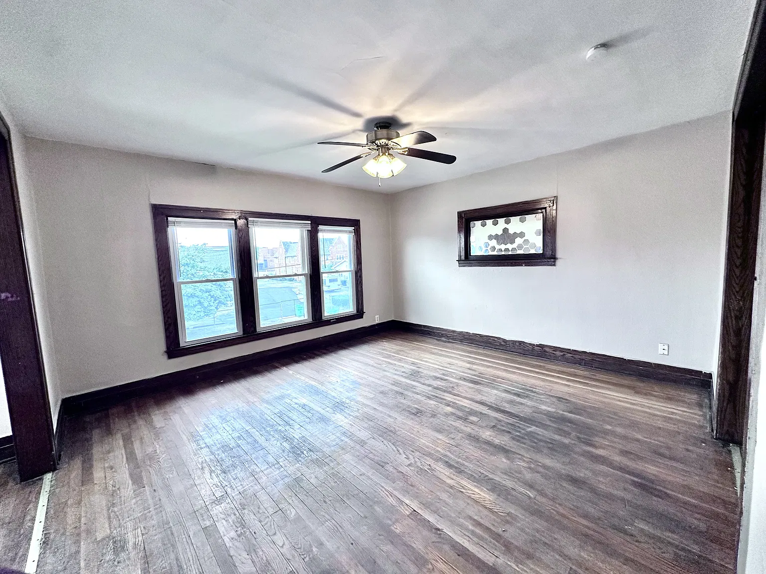W Henry St 32 - Upper — Photo 3
