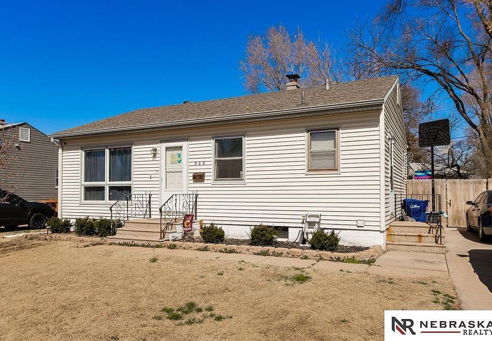 1st image of 904 W 31st Ave