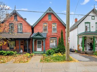 20 Florence St, Ottawa, ON K2P 0W7