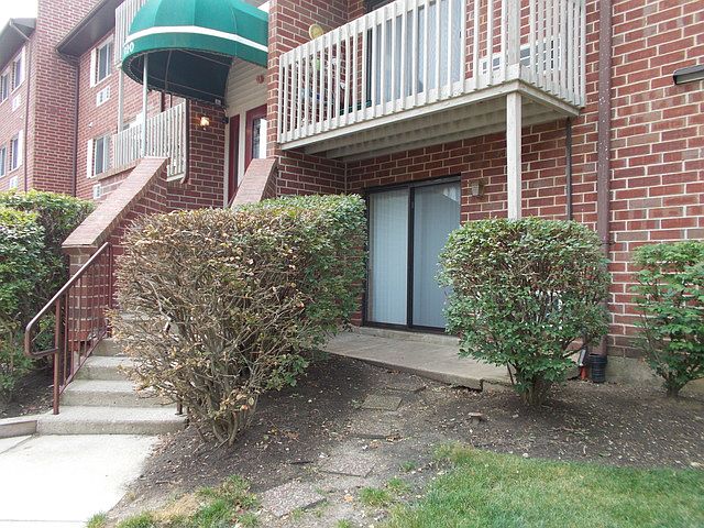 1st image of 920 N Lakeside Dr #C