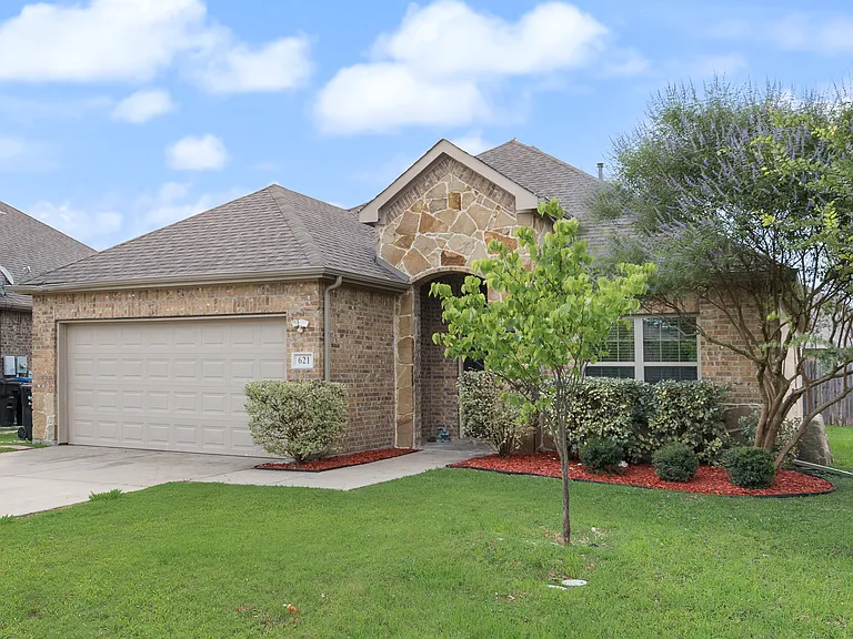 621 Dogwood Dr — Photo 2