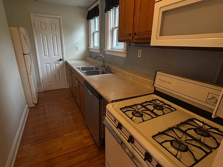 2 W 30th St #2 — Photo 9