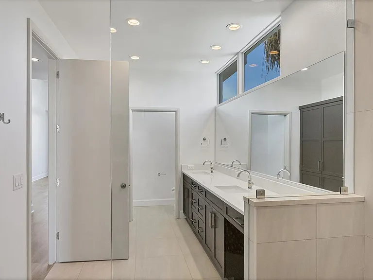 5801 Gulf Of Mexico Dr — Photo 26