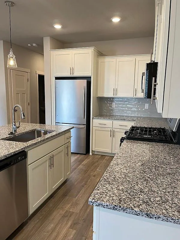 3 bed, 2.5 bath, 1612 sqft, $2,800 — Photo 4