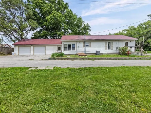 112 S Locust St, Cameron, MO 64429