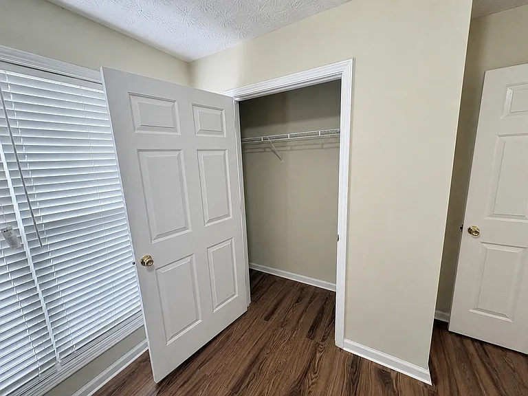 500 Liverpool Ct — Photo 13