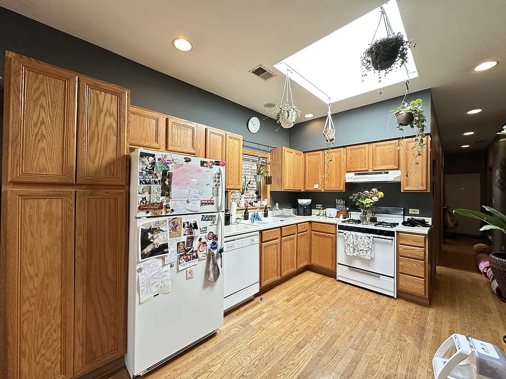 Building Photo - 1426 N Bosworth Ave #3
