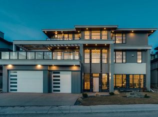 800 S Elkton Close SW, Calgary, AB T3H 1W6