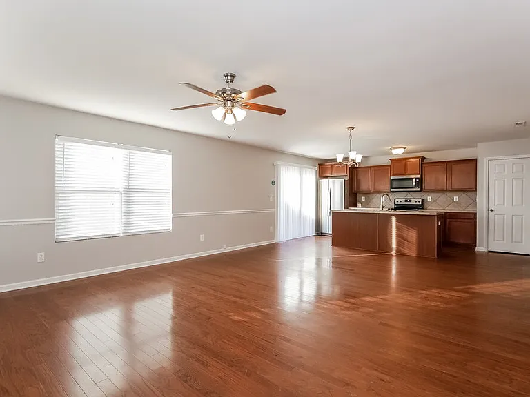 1005 Joselynn Dr — Photo 4