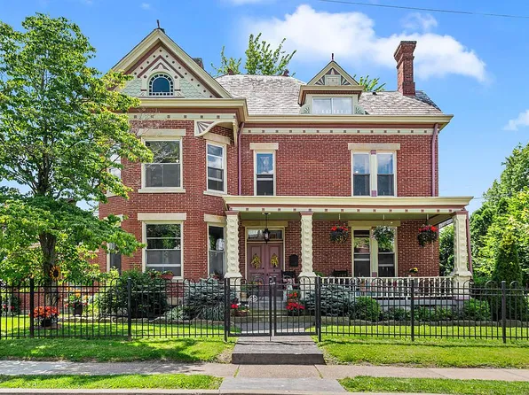 358 E New Castle St, Zelienople, PA 16063