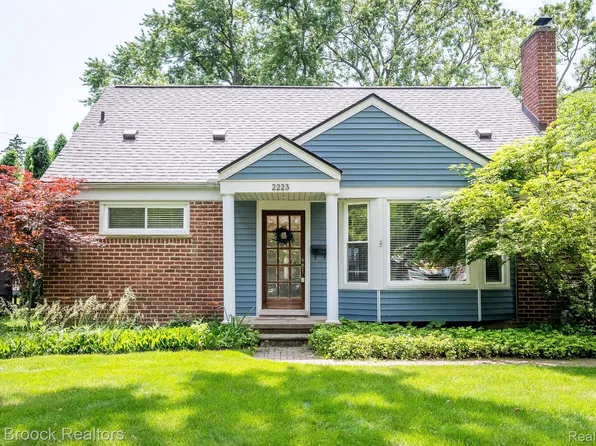 2223 W Lincoln St, Birmingham, MI 48009