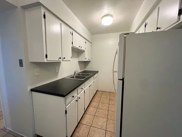 630 SW 67th Ter — Photo 8