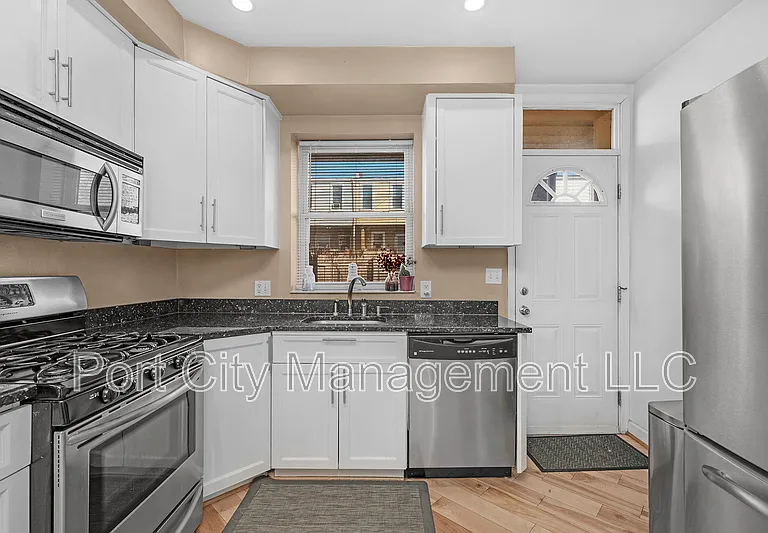 341 S Macon St — Photo 8