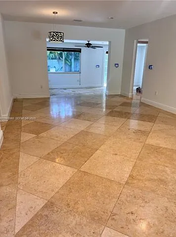3 bed, 2.0 bath, 1331 sqft, $5,100 — Photo 4