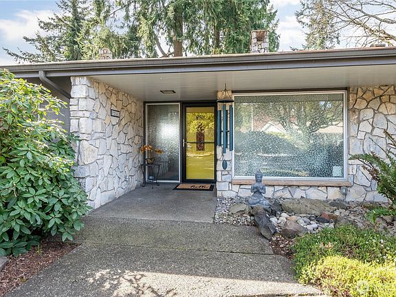 4th image of 2241 Cascade Way