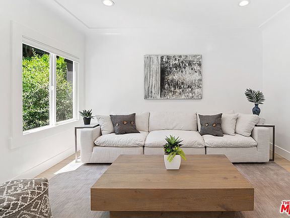 4th image of 1012 N La Jolla Ave