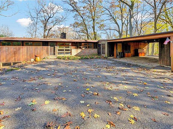 2nd image of 39 Harbor Hill Dr