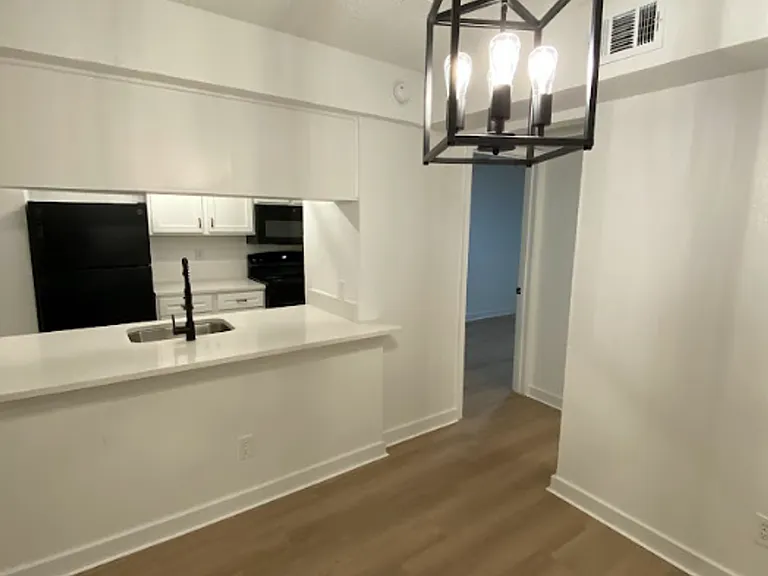 Townhollow Apartments — Photo 5