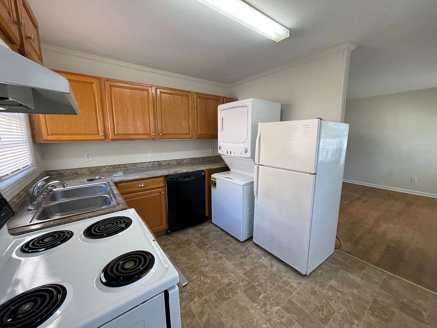 Pre-Leasing For August 9th 2027! — Photo 4