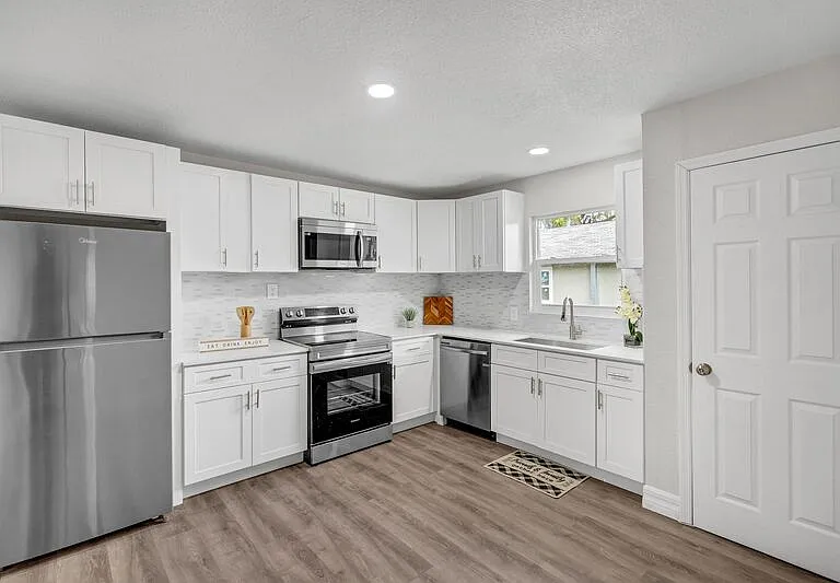 224 Singleton Ave — Photo 5