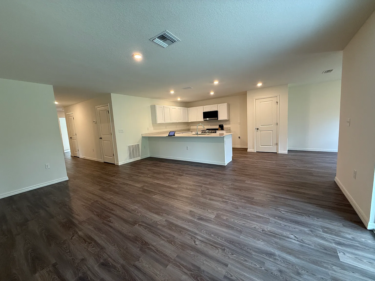 4 bed, 1808 sqft, $1,950 — Photo 2