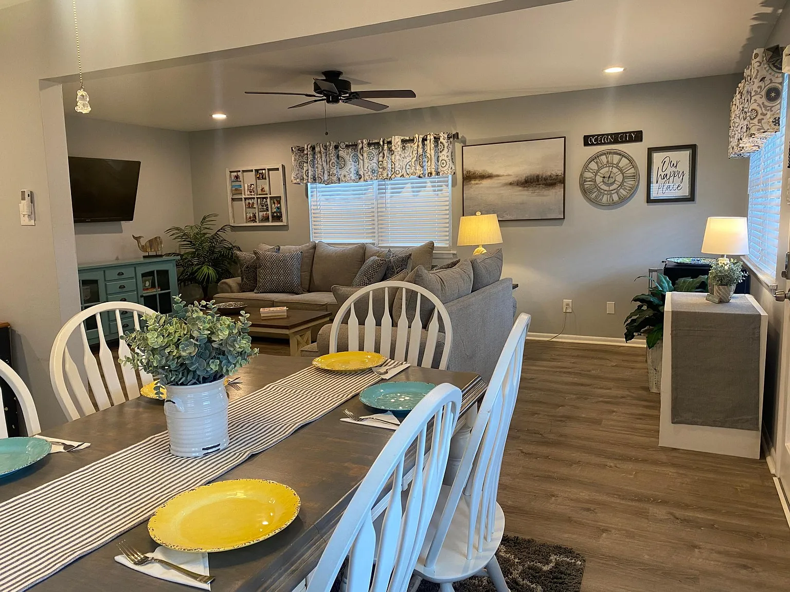 2 bed, 1.5 bath, 900 sqft, $2,000 — Photo 3