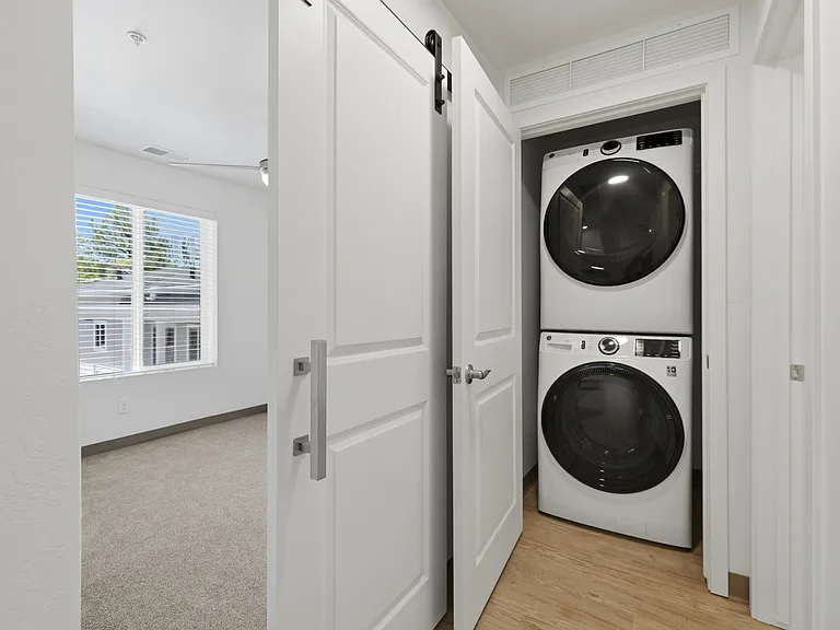 533 W Gurley St #5 — Photo 8