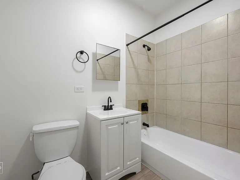 5718 S Wabash Ave — Photo 18