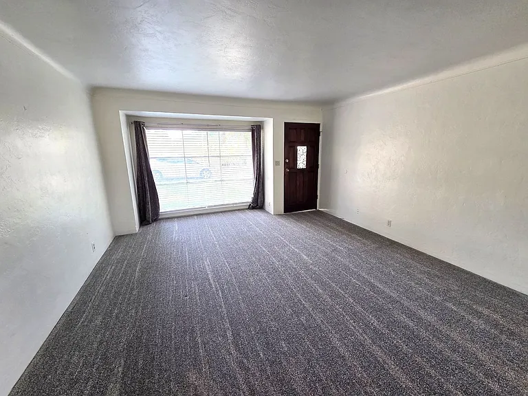 195 E Mountain View Ave — Photo 2
