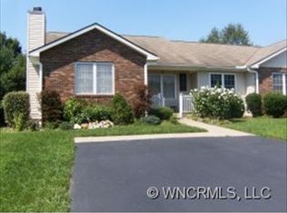 19 N Woodridge View Ct, Hendersonville, NC 28791