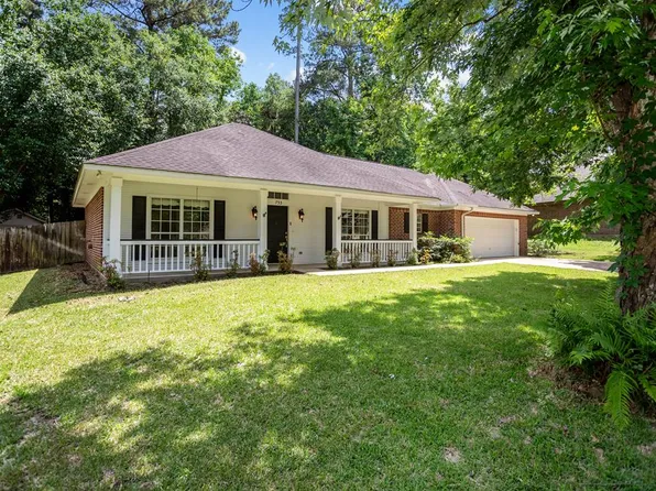 733 Village Gate Cir, Nacogdoches, TX 75961
