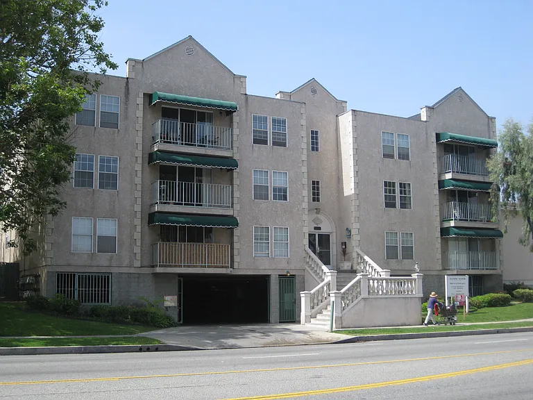5810 W Olympic Blvd #105 — Photo 11