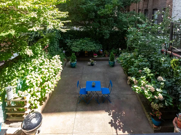 193 Waverly Place image 4 of 22