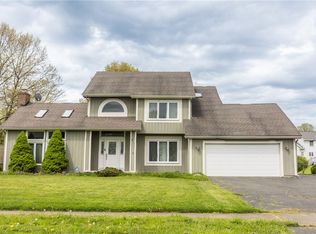 401 Montvale Ln, Rochester, NY 14626