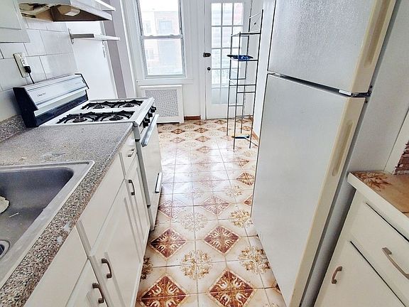 5th image of 20-58 27th St #2L