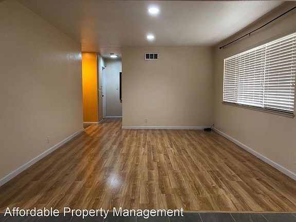 5th image of 43374 Castle Park Ct