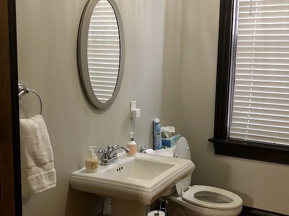 3rd image of 3548 Victor St APT 1W