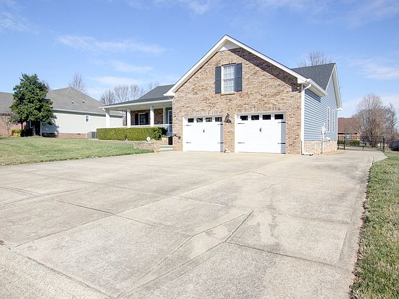 3rd image of 102 Gallant Ct