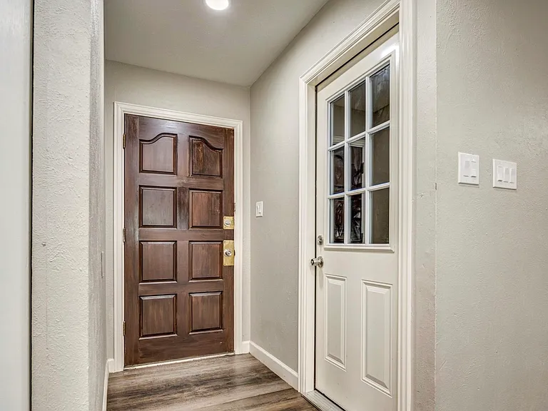 7813 Evening Star Dr — Photo 2