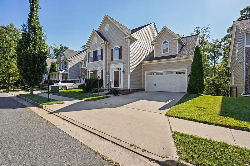 4 bed, 2.5 bath, 3905 sqft, $3,600 — Photo 3