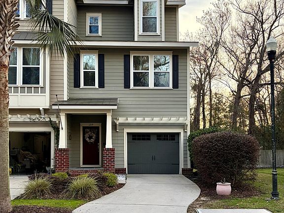 4th image of 1219 Dingle Rd