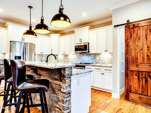 5th image of 3767 Sheldon Pl